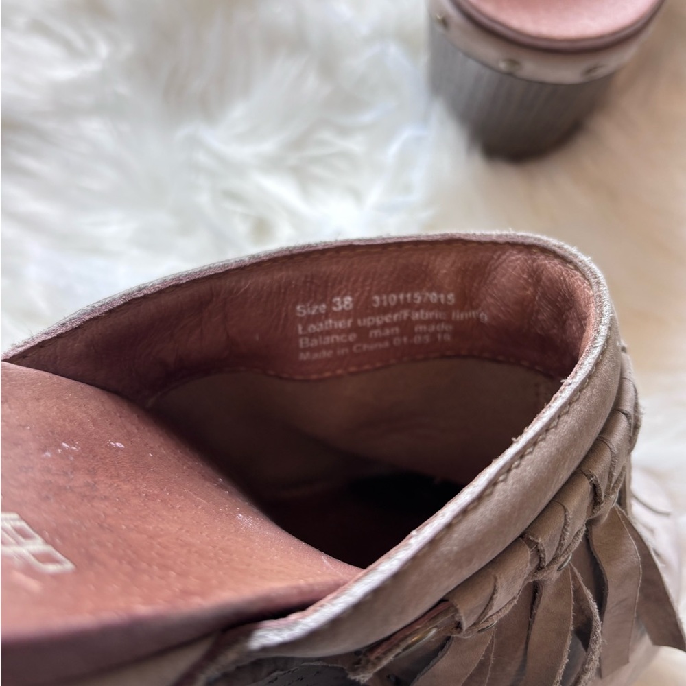 Dansko Women's‎ Fringe Leather Clogs - Gray size 38 - Picture 4 of 7